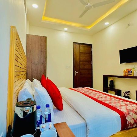 Hotel Ashram View Just 10 Minute Away Form Nizamuddin Railway Station 뉴델리 외부 사진