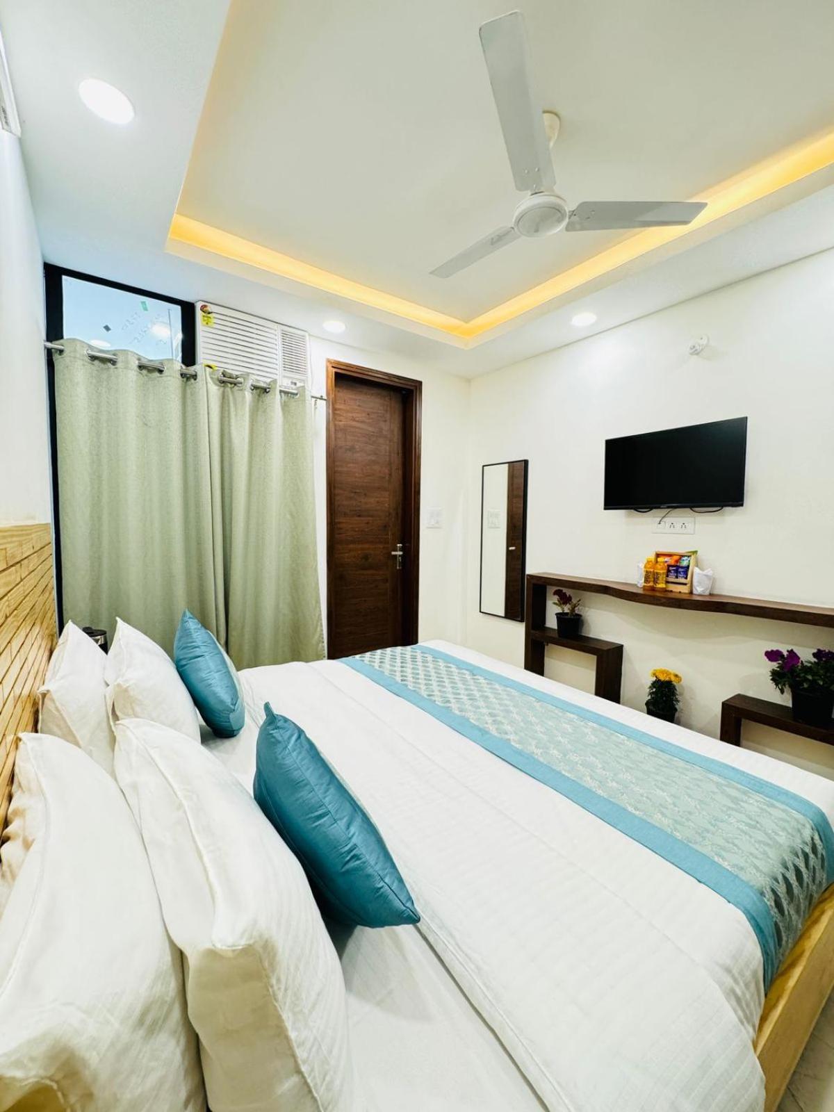 Hotel Ashram View Just 10 Minute Away Form Nizamuddin Railway Station 뉴델리 외부 사진