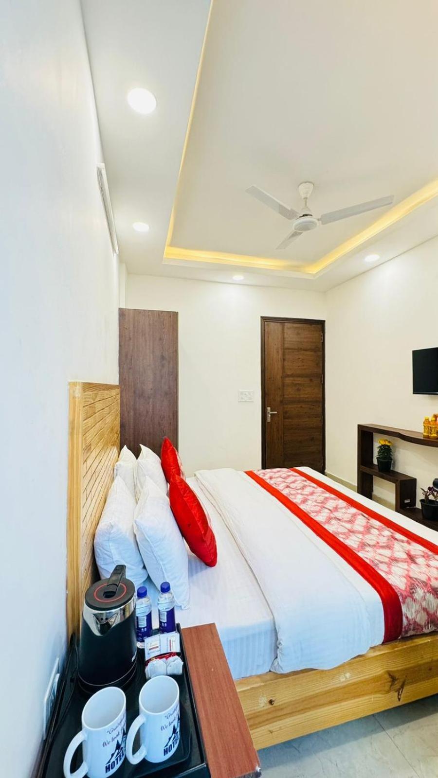 Hotel Ashram View Just 10 Minute Away Form Nizamuddin Railway Station 뉴델리 외부 사진