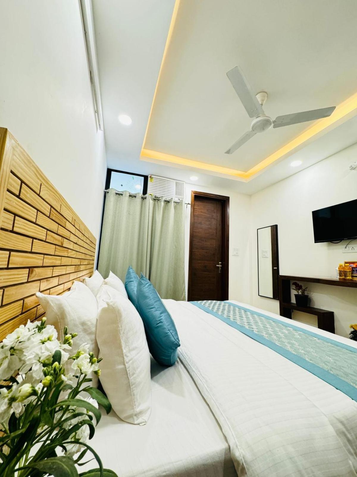 Hotel Ashram View Just 10 Minute Away Form Nizamuddin Railway Station 뉴델리 외부 사진