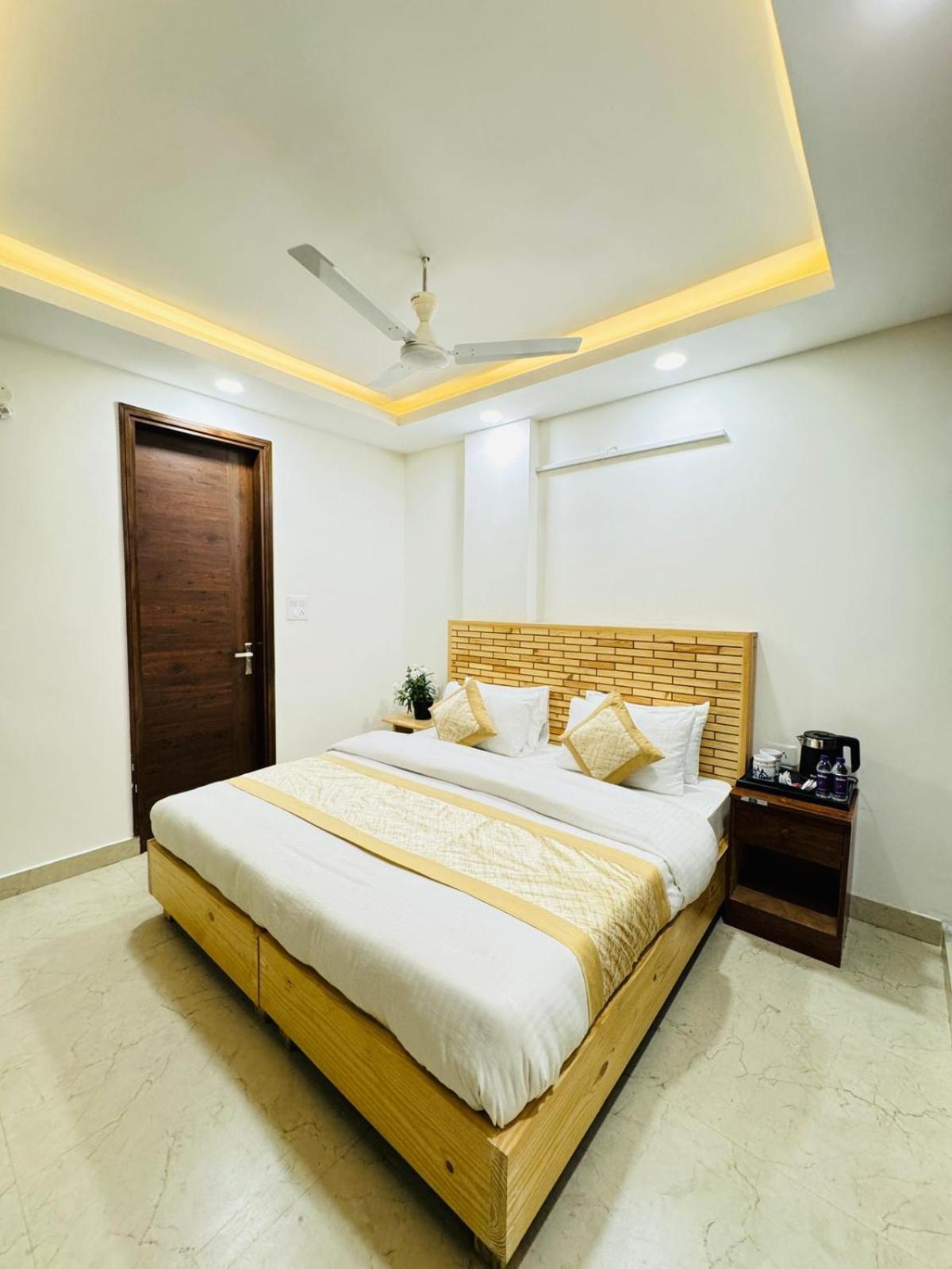 Hotel Ashram View Just 10 Minute Away Form Nizamuddin Railway Station 뉴델리 외부 사진