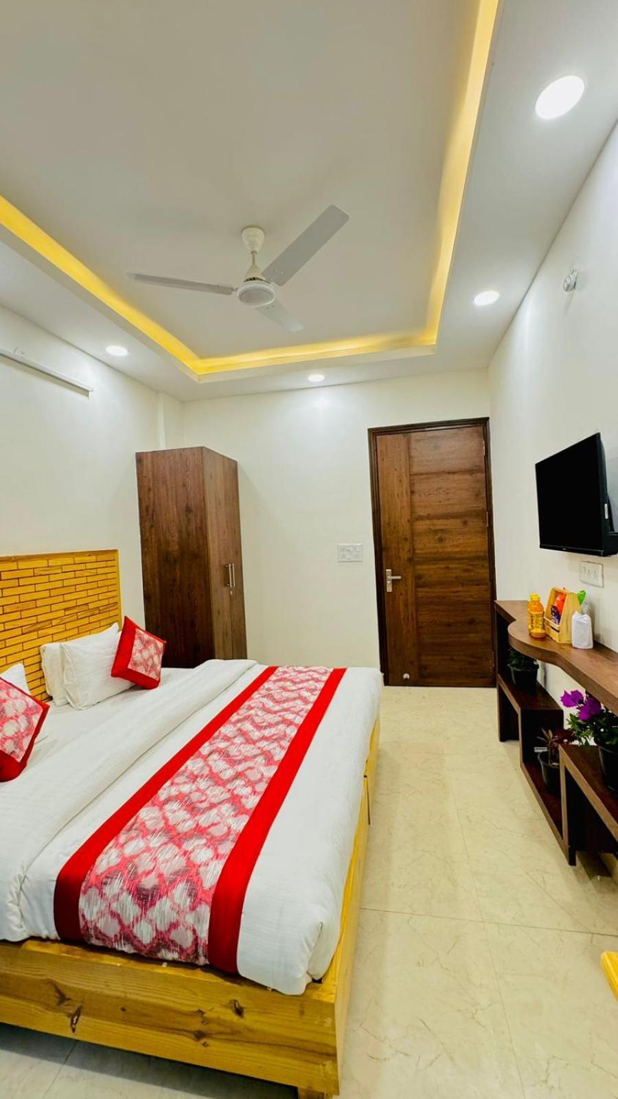 Hotel Ashram View Just 10 Minute Away Form Nizamuddin Railway Station 뉴델리 외부 사진