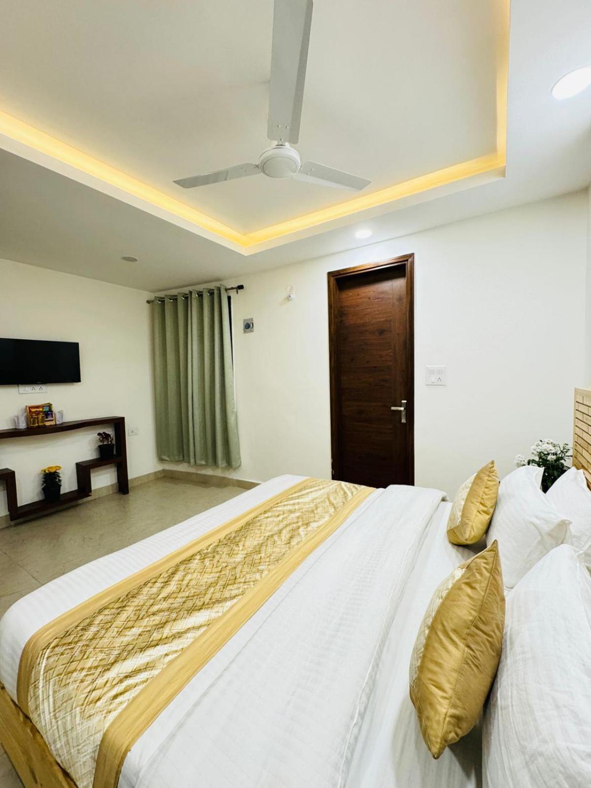 Hotel Ashram View Just 10 Minute Away Form Nizamuddin Railway Station 뉴델리 외부 사진