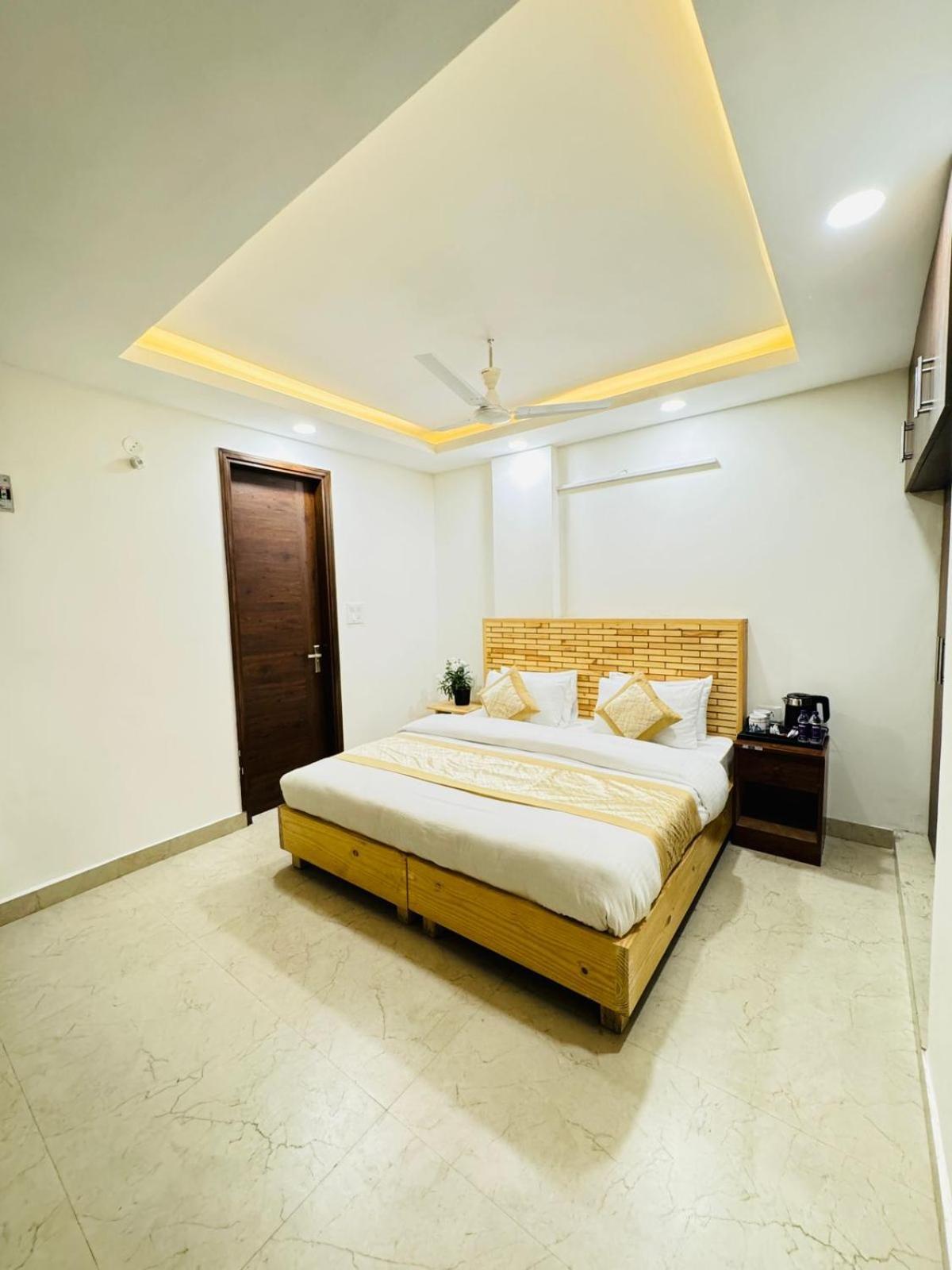 Hotel Ashram View Just 10 Minute Away Form Nizamuddin Railway Station 뉴델리 외부 사진