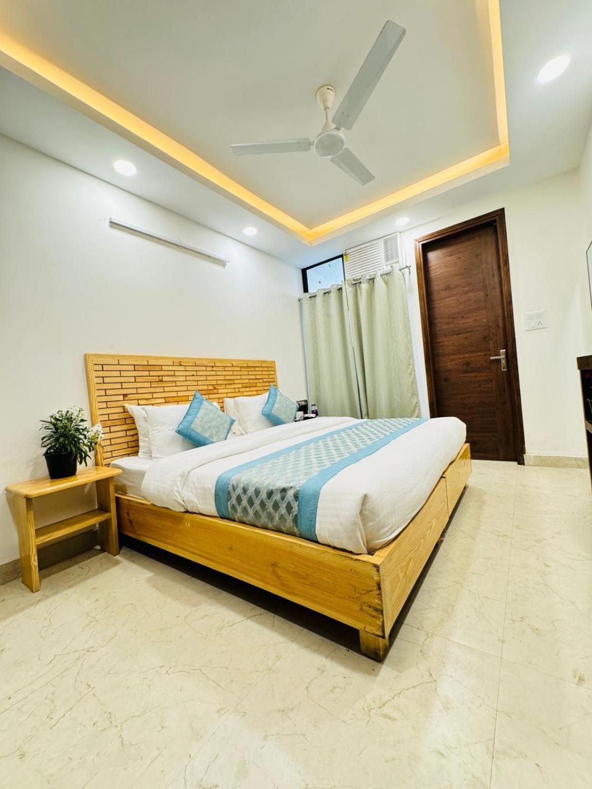 Hotel Ashram View Just 10 Minute Away Form Nizamuddin Railway Station 뉴델리 외부 사진
