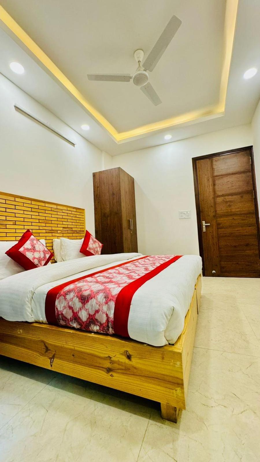 Hotel Ashram View Just 10 Minute Away Form Nizamuddin Railway Station 뉴델리 외부 사진