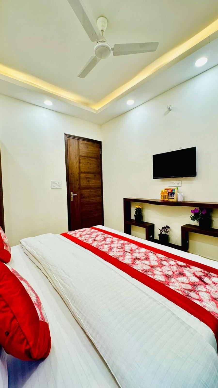 Hotel Ashram View Just 10 Minute Away Form Nizamuddin Railway Station 뉴델리 외부 사진
